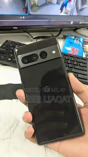 Photo - Google Pixel 7 Pro Smartphone 12GB RAM 128GB Storage