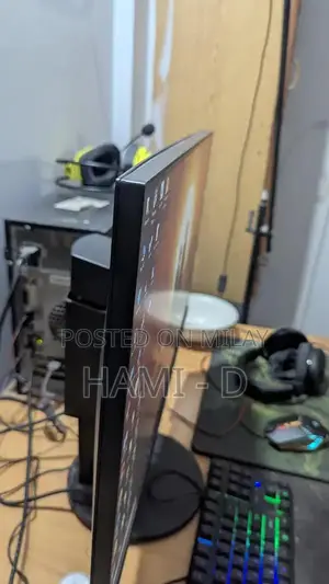 HP 28-Inch Full HD Monitor - 75Hz Refresh Rate