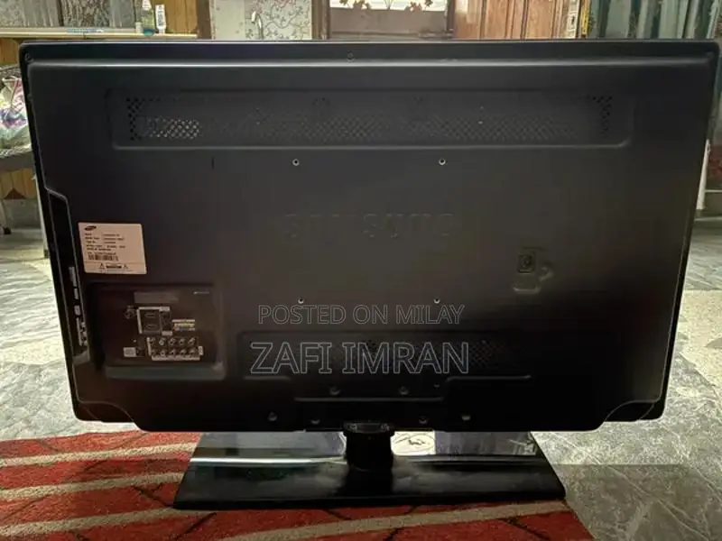 Samsung 40-Inch LCD TV - Excellent Condition