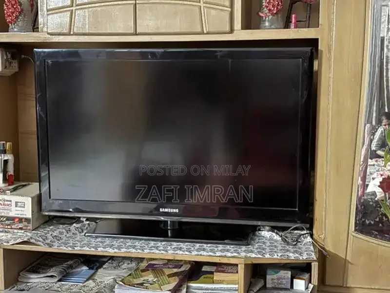 Samsung 40-Inch LCD TV - Excellent Condition