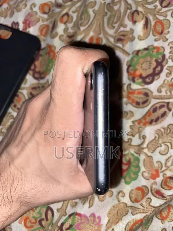 Refurbished iPhone 8 Unlocked Smartphone