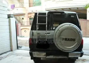 Toyota Land Cruiser 4x4 SUV with 1KZ Engine and Sunroof