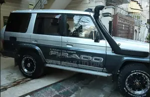 Toyota Land Cruiser 4x4 SUV with 1KZ Engine and Sunroof