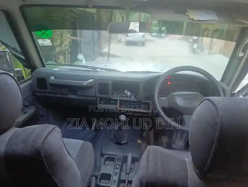 Toyota Land Cruiser 4x4 SUV with 1KZ Engine and Sunroof