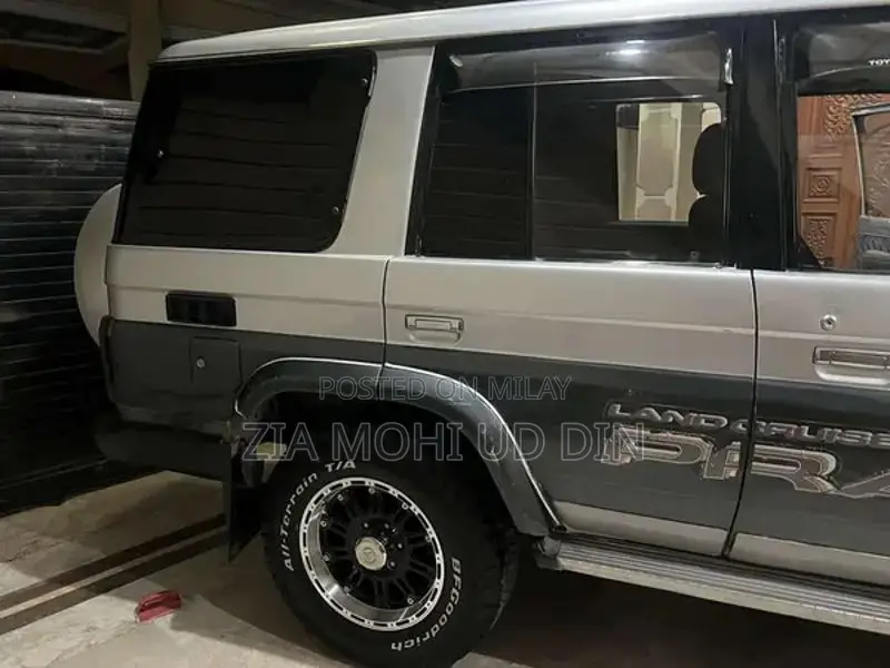 Toyota Land Cruiser 4x4 SUV with 1KZ Engine and Sunroof