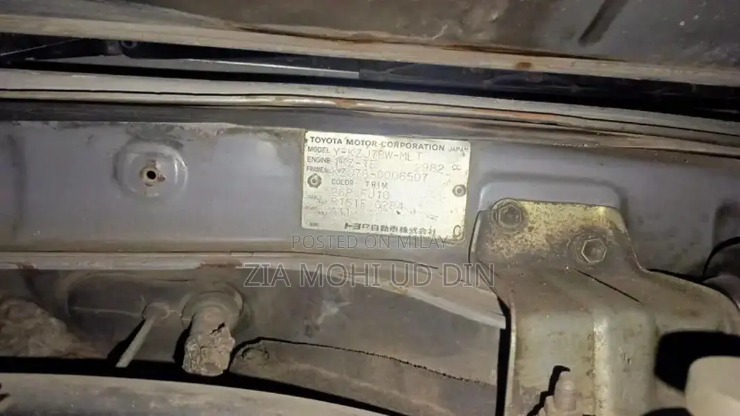 Toyota Land Cruiser 4x4 SUV with 1KZ Engine and Sunroof