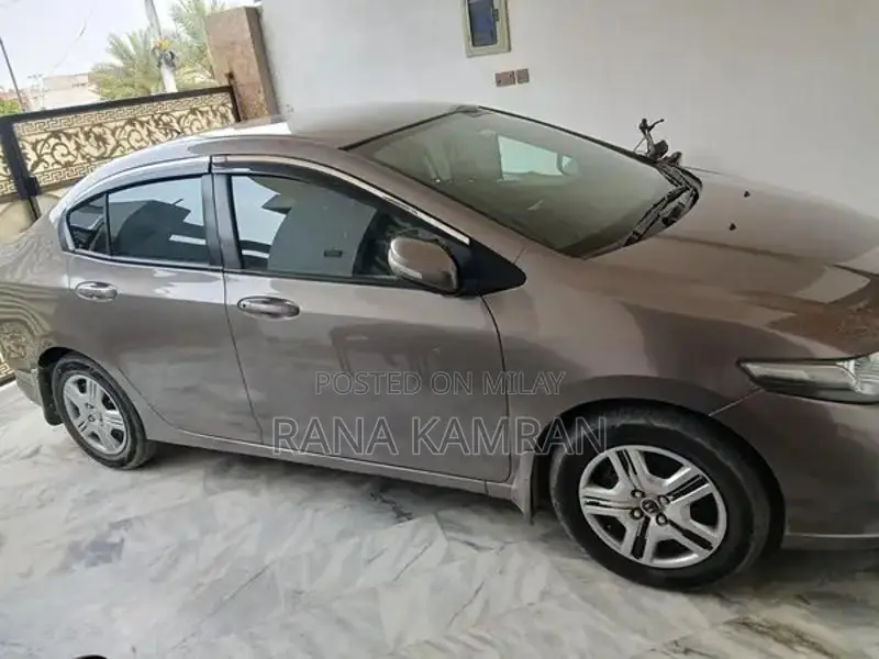 Home Use Sedan - Personal Vehicle for Daily Transportation