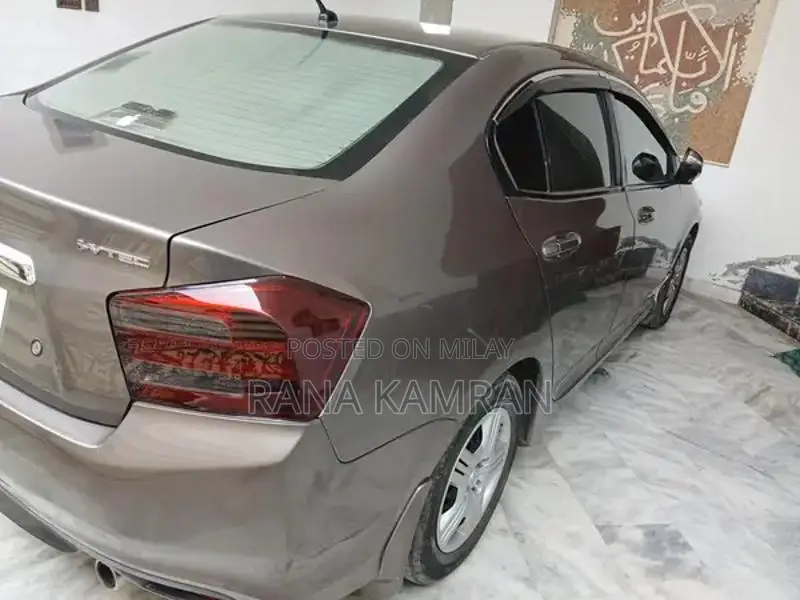 Home Use Sedan - Personal Vehicle for Daily Transportation