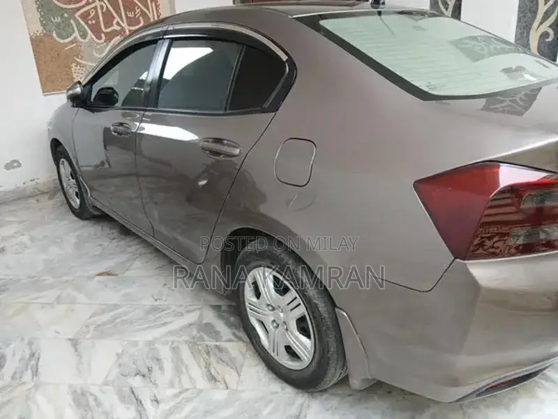 Home Use Sedan - Personal Vehicle for Daily Transportation