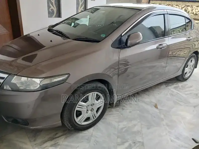 Home Use Sedan - Personal Vehicle for Daily Transportation