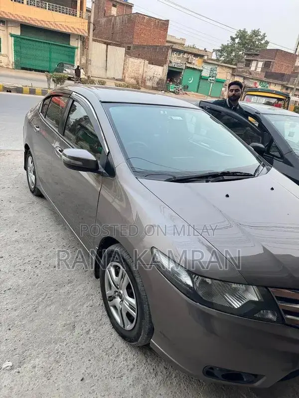 Home Use Sedan - Personal Vehicle for Daily Transportation