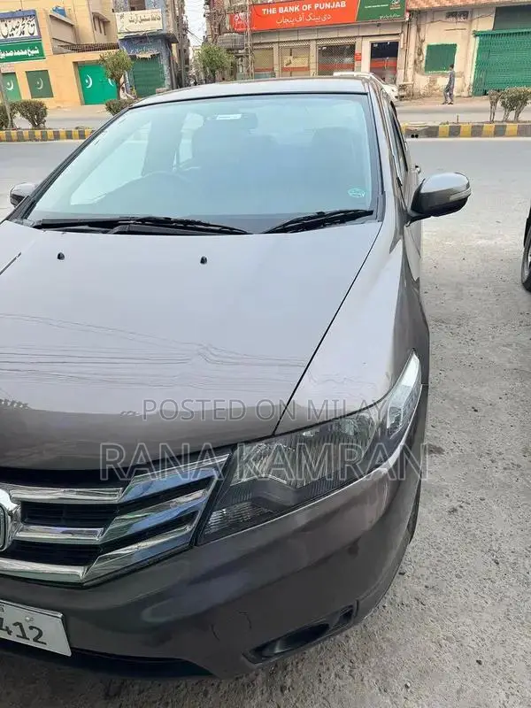 Home Use Sedan - Personal Vehicle for Daily Transportation