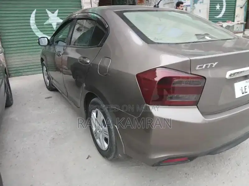 Home Use Sedan - Personal Vehicle for Daily Transportation