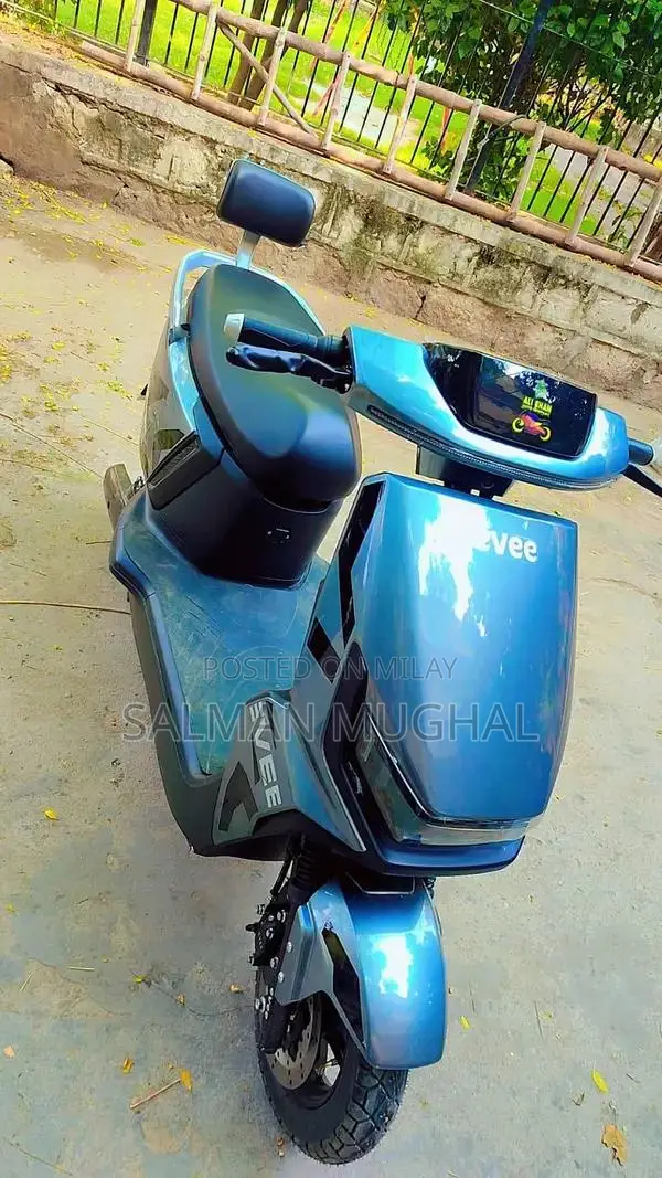 Evee Gen Z Performance Vehicle - Pristine Condition