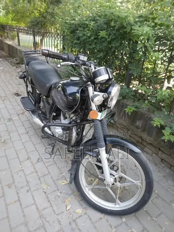 Suzuki GS 150 SE Motorcycle - Premium Special Edition