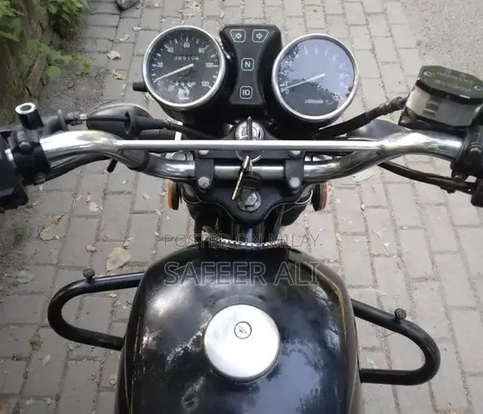 Suzuki GS 150 SE Motorcycle - Premium Special Edition