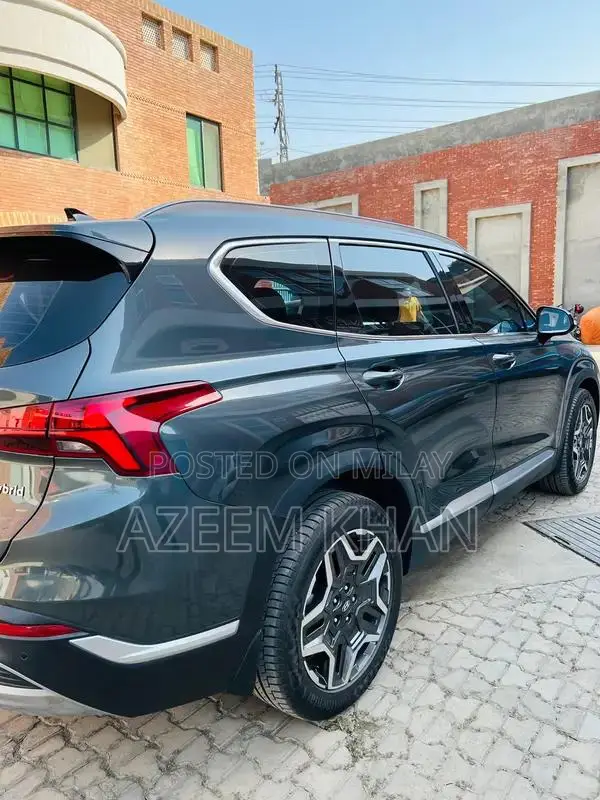 2025 Hyundai Santa Fe Hybrid - Advanced Eco-Friendly SUV