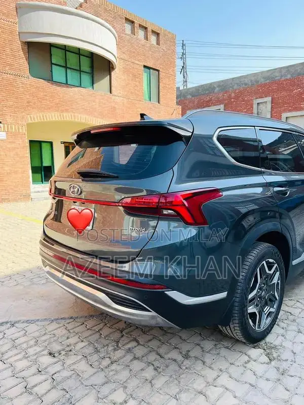 2025 Hyundai Santa Fe Hybrid - Advanced Eco-Friendly SUV