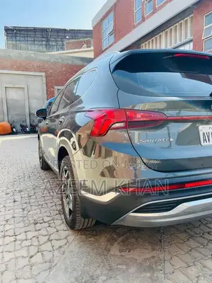 2025 Hyundai Santa Fe Hybrid - Advanced Eco-Friendly SUV