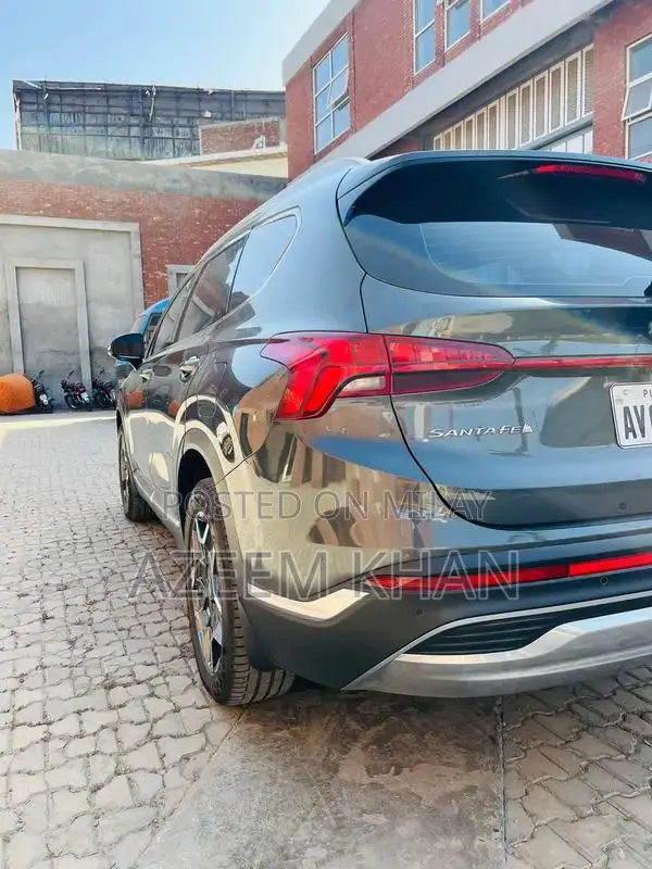 2025 Hyundai Santa Fe Hybrid - Advanced Eco-Friendly SUV