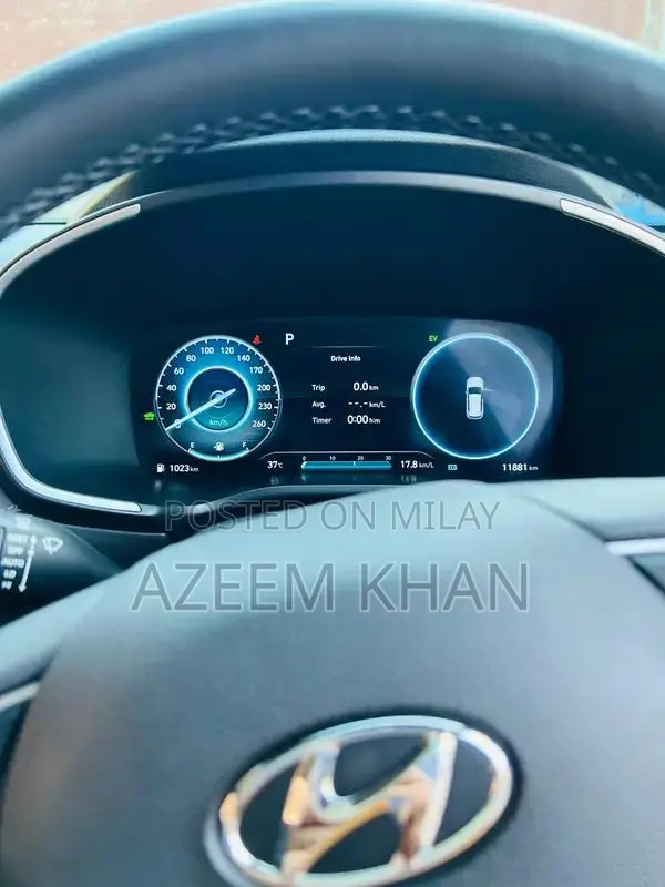 2025 Hyundai Santa Fe Hybrid - Advanced Eco-Friendly SUV