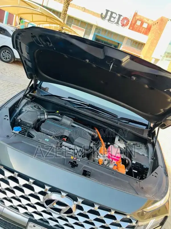 2025 Hyundai Santa Fe Hybrid - Advanced Eco-Friendly SUV