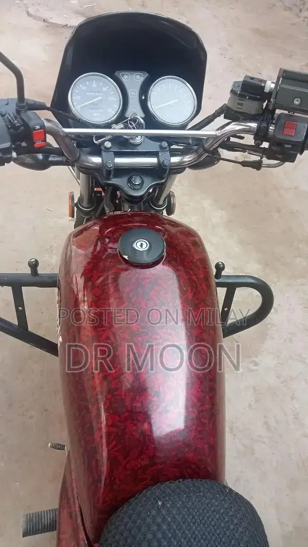 Suzuki GS150 SE Motorcycle - Second Owner, Low Mileage