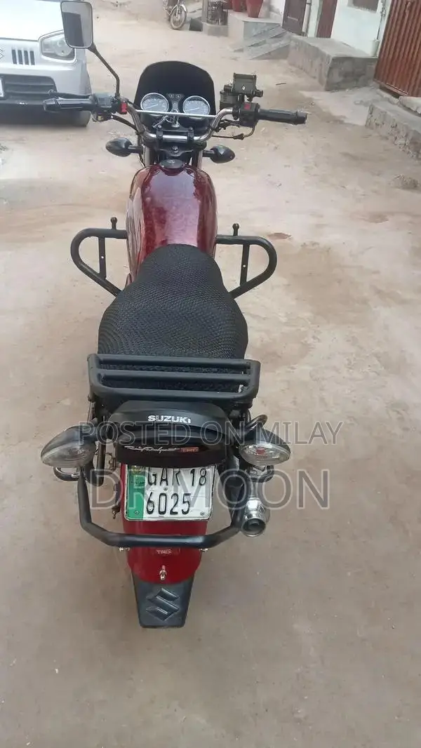 Suzuki GS150 SE Motorcycle - Second Owner, Low Mileage