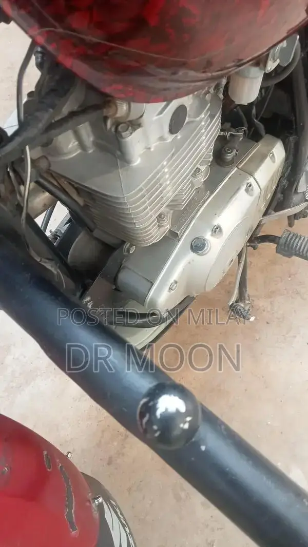 Suzuki GS150 SE Motorcycle - Second Owner, Low Mileage