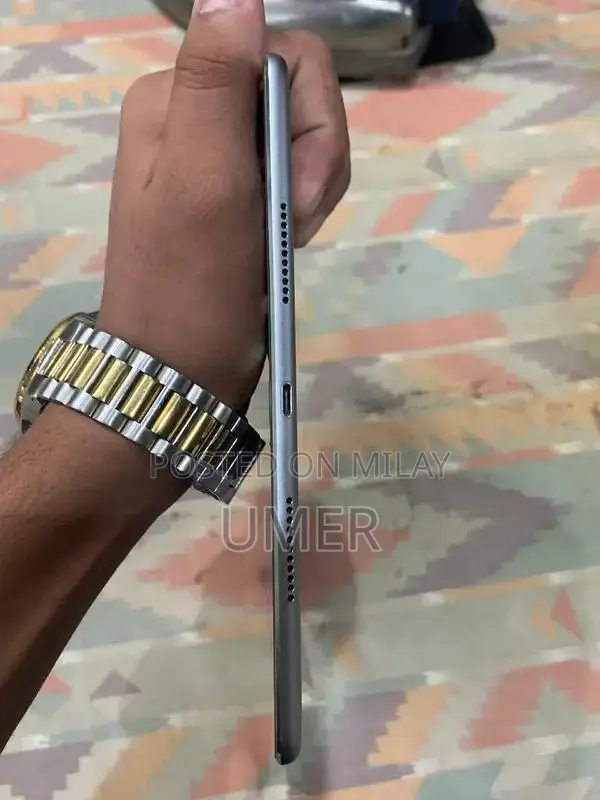 Apple iPad Pro 10.5-inch Tablet