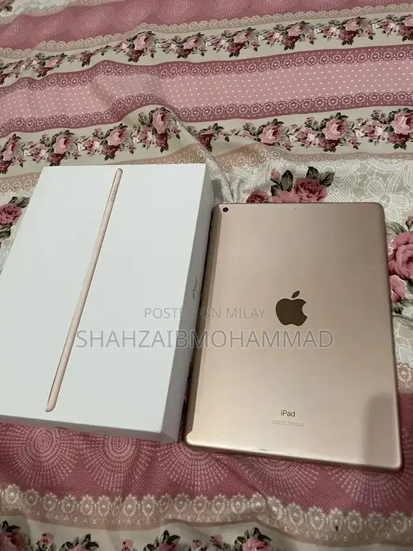 Apple iPad 8th Generation 32GB Tablet with Cracked Screen