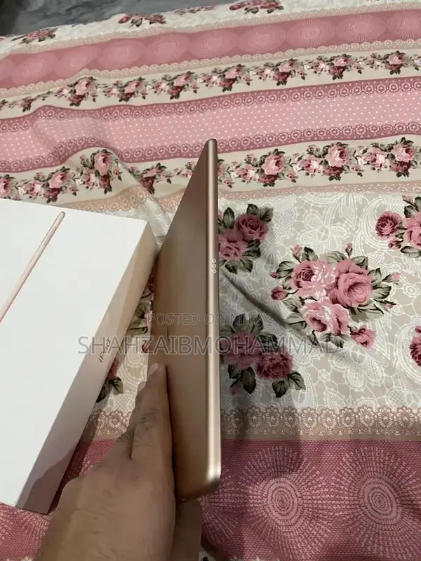 Apple iPad 8th Generation 32GB Tablet with Cracked Screen