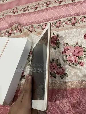 Apple iPad 8th Generation 32GB Tablet with Cracked Screen