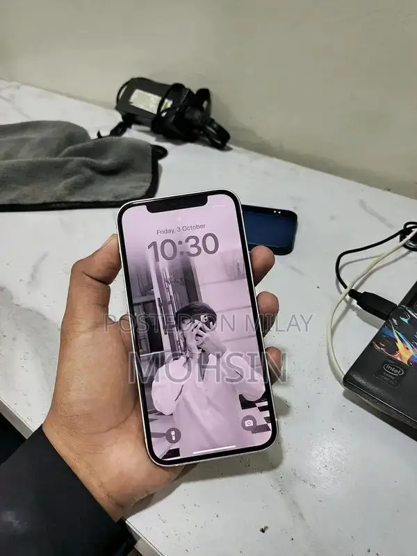 iPhone 12 64GB Smartphone - Excellent Condition White