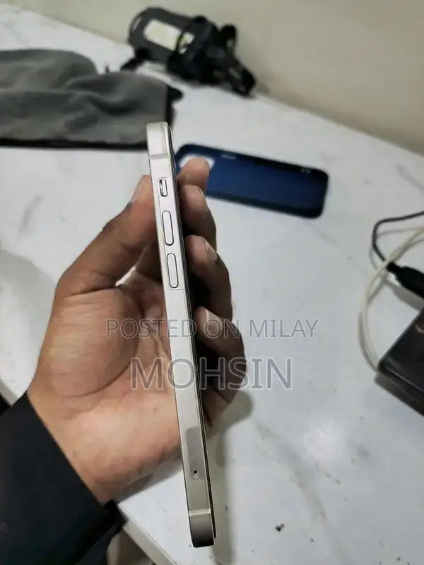 iPhone 12 64GB Smartphone - Excellent Condition White