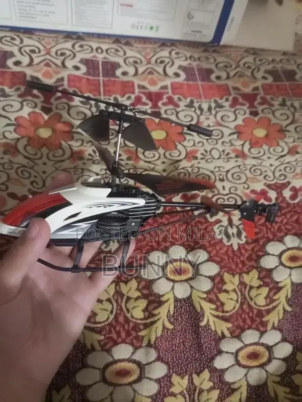 Remote Control Helicopter with Extra Wings and Charger