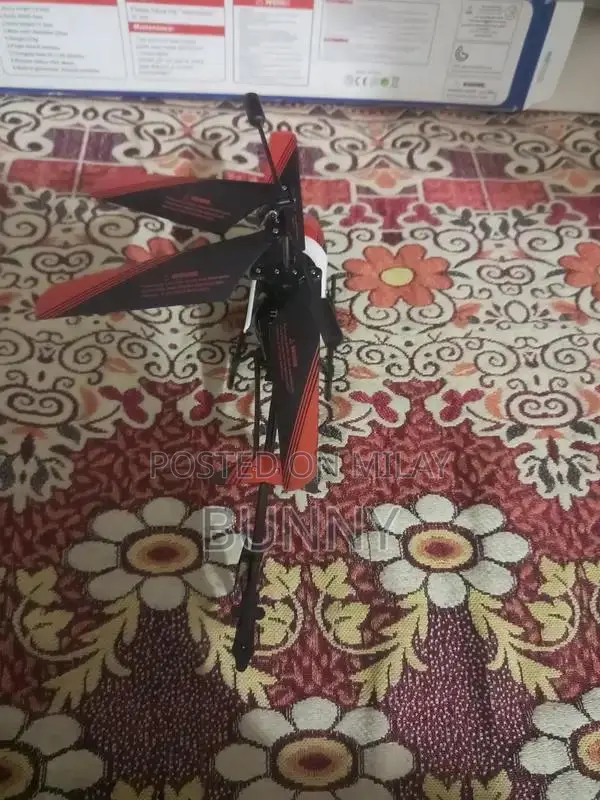 Remote Control Helicopter with Extra Wings and Charger