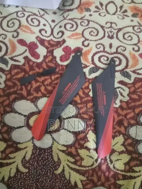 Remote Control Helicopter with Extra Wings and Charger