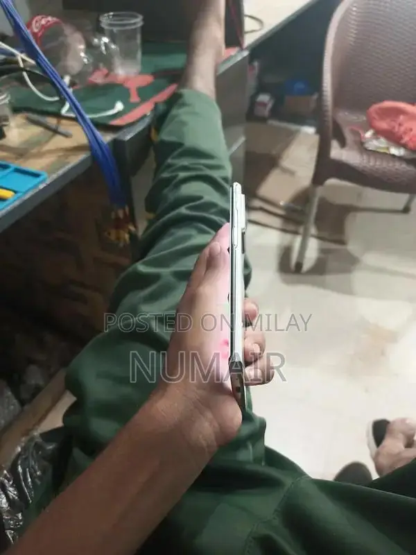 Samsung Note20 Ultra Smartphone with High-End Specifications