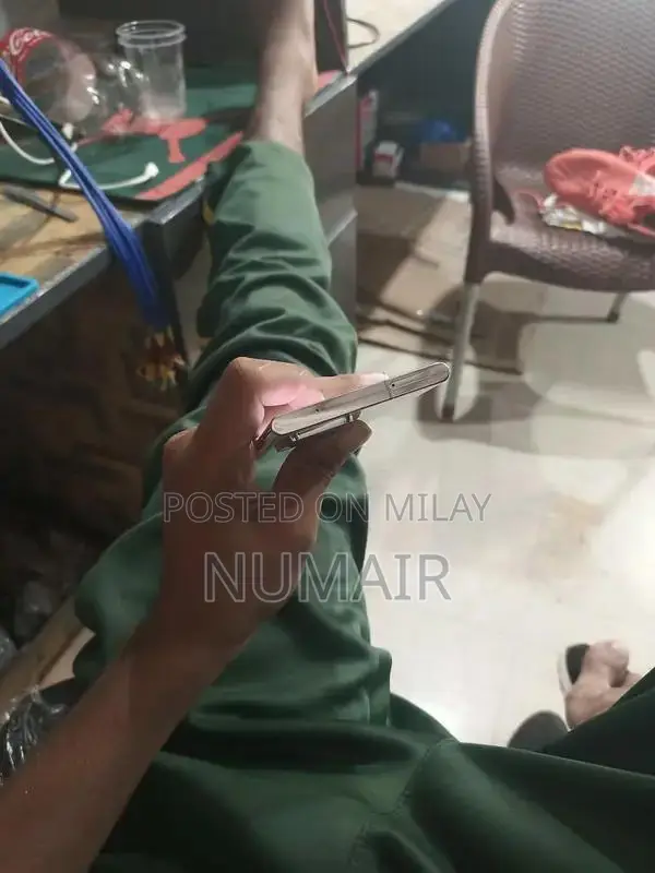 Samsung Note20 Ultra Smartphone with High-End Specifications