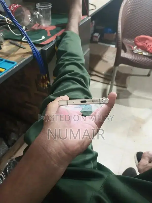 Samsung Note20 Ultra Smartphone with High-End Specifications