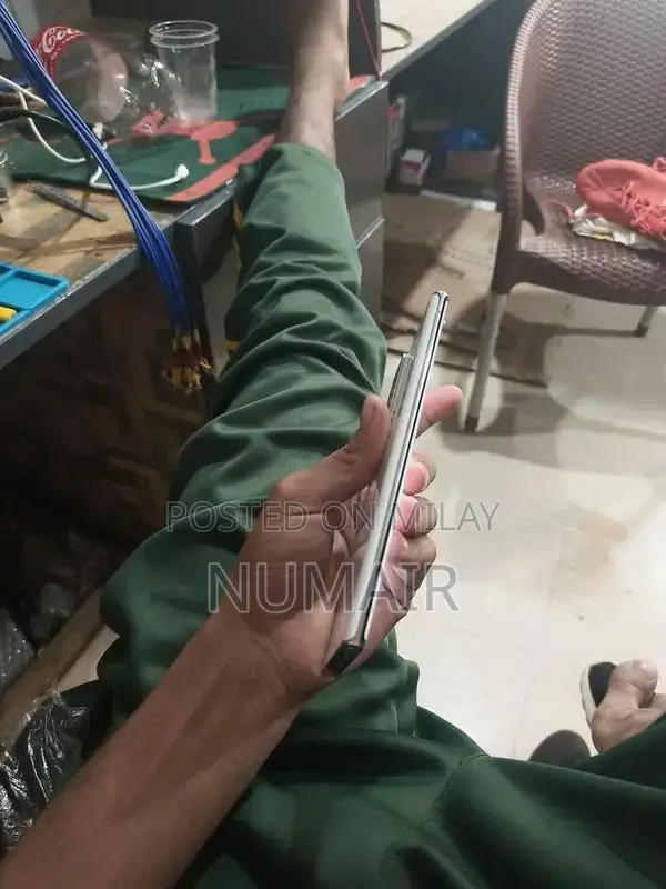 Samsung Note20 Ultra Smartphone with High-End Specifications