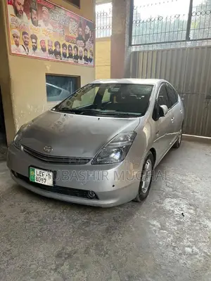 Photo - Toyota Prius Hybrid Sedan - 2007-2012 Model