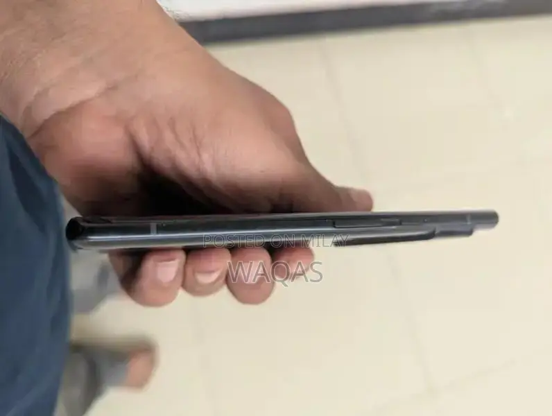 Pixel 6 Pro Smartphone with Camera and Battery Performance