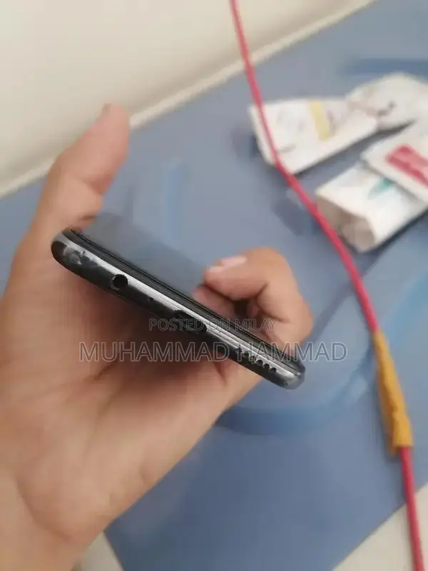 Smartphone with Large Memory and Fingerprint Sensor