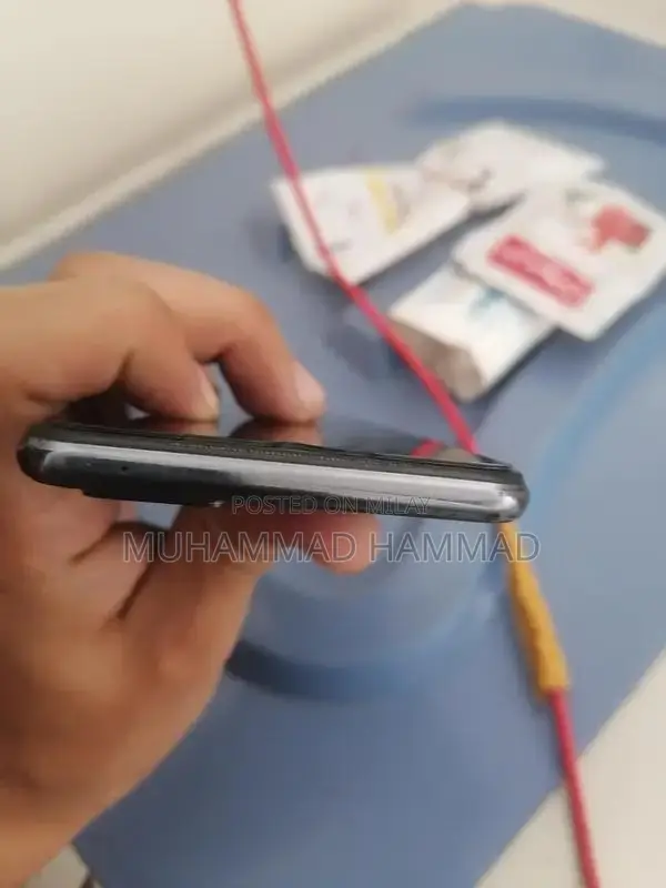 Smartphone with Large Memory and Fingerprint Sensor