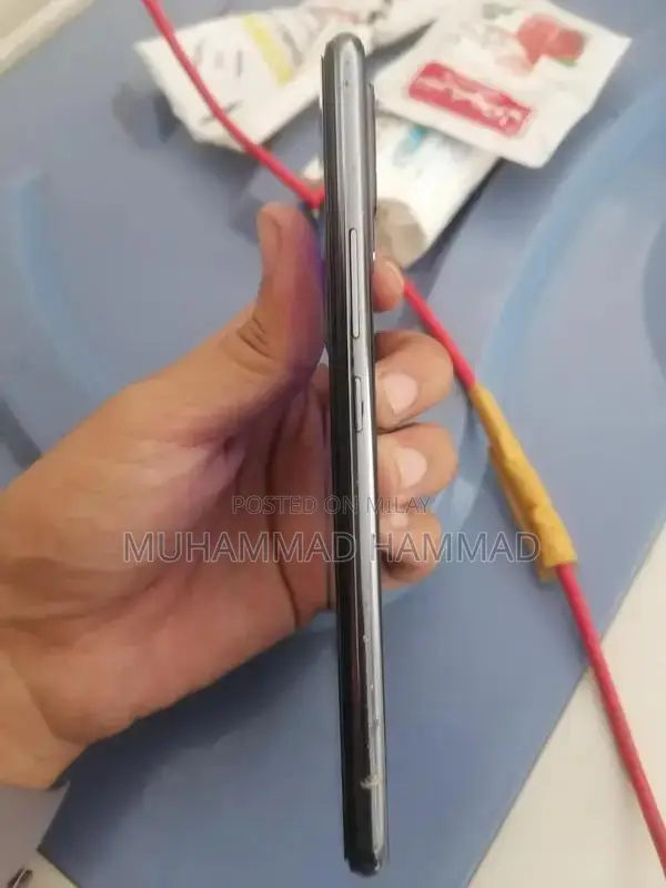 Smartphone with Large Memory and Fingerprint Sensor