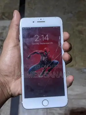 Apple iPhone 7 Plus 128GB Smartphone with Cracked Screen