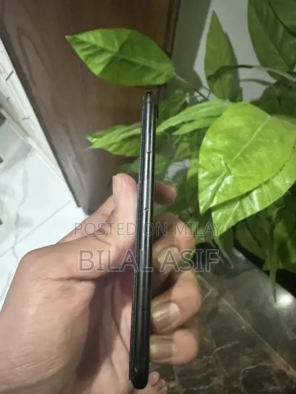 Refurbished 128GB Smartphone with Fingerprint Sensor