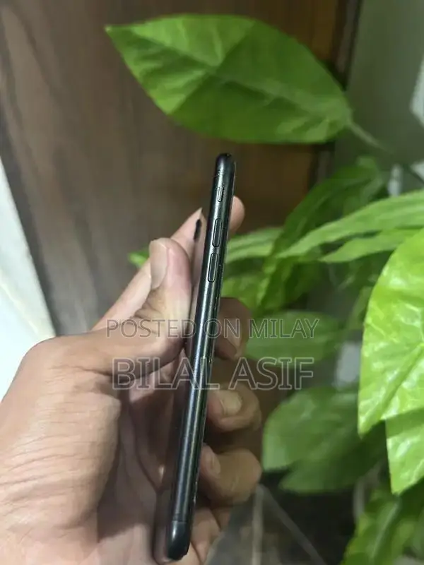 Refurbished 128GB Smartphone with Fingerprint Sensor